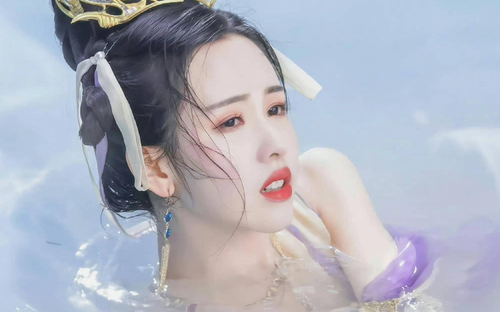 Trần Đô Linh chảy máu mũi trong lúc diễn cảnh mập mờ với bạn trai Dương Tử Ảnh 2