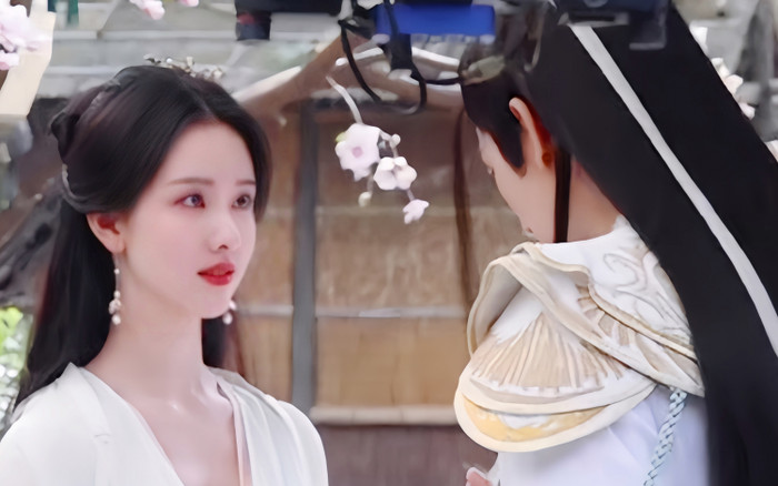  Trần Đô Linh chảy máu mũi trong lúc diễn cảnh mập mờ với bạn trai Dương Tử Ảnh 3