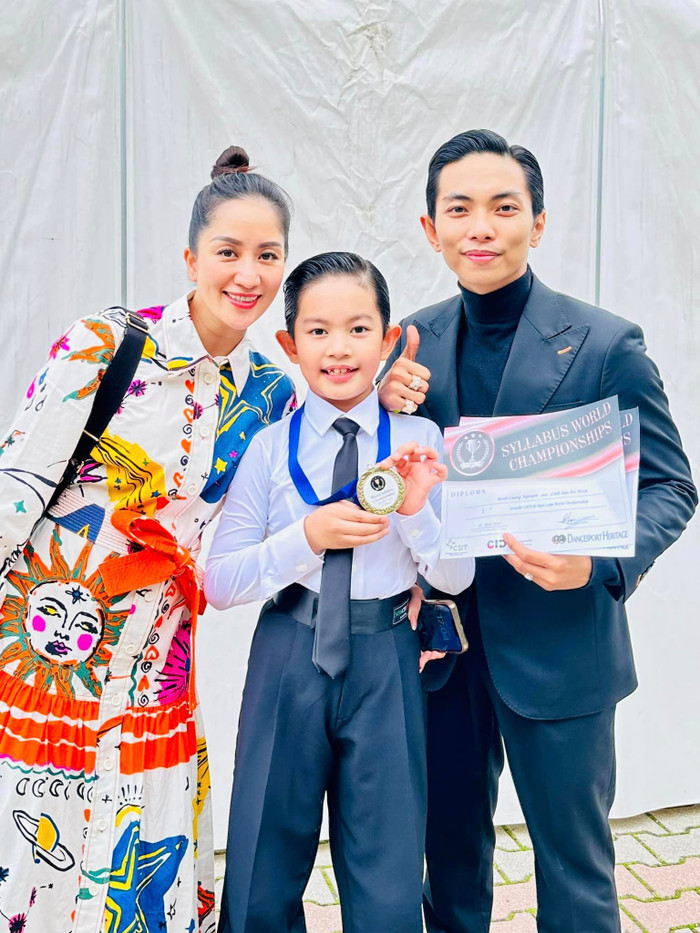 Vợ chồng Khánh Thi Phan Hiển luôn cố gắng có mặt trong mọi hoạt động của các con