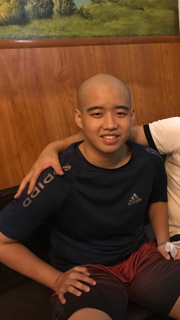 Năm 17 tuổi, Khôi Nguyên nhận tin mắc ung thư chỉ còn thời gian sống khoảng 4 tháng.