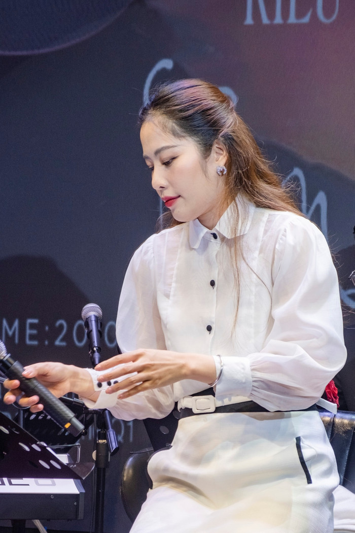  Một nữ ca sĩ tiết lộ về Nam Em: Trên sân khấu và sau hậu trường là 2 con người trái ngược nhau Ảnh 3