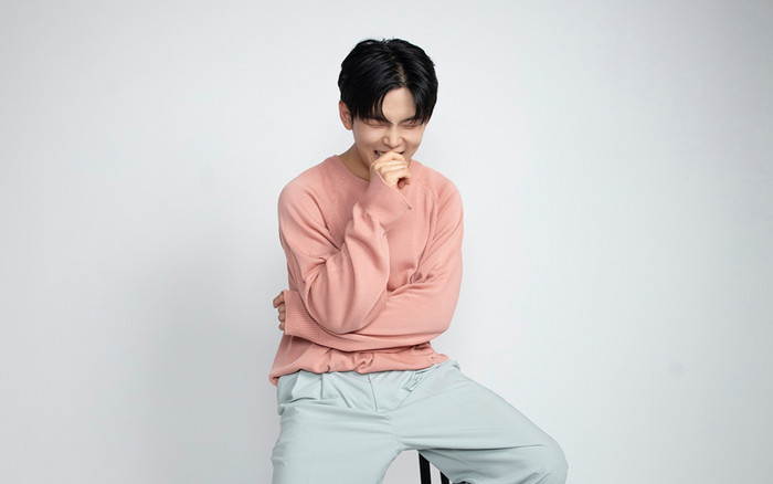 Một nam ca sĩ đình đám Hàn Quốc tiết lộ sự thật bất ngờ về 'See tình' của Hoàng Thùy Linh Ảnh 2