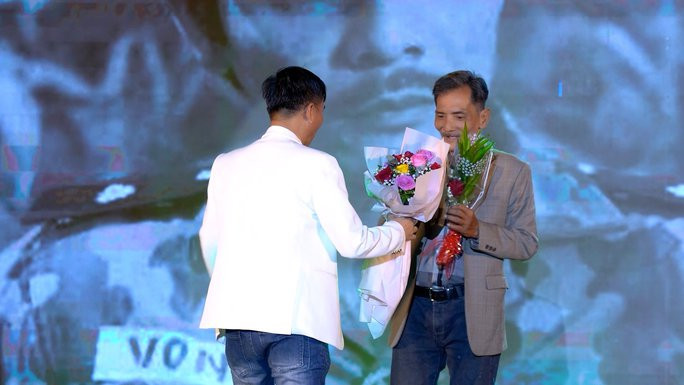 Thương Tín được nhiều chương trình mời hát