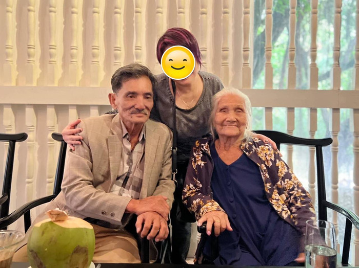 NS Thương Tín chụp cùng NS Hồng Sáp tại họp báo đêm nhạc từ thiện Tình Nghệ Sỹ