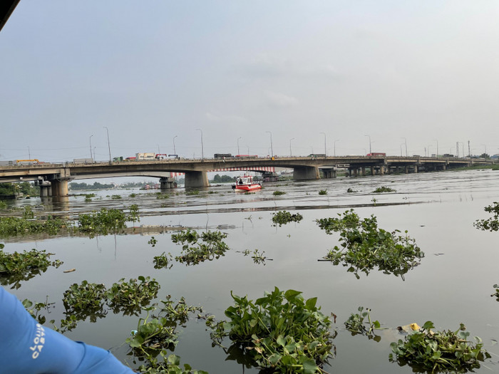 Nhảy xuống sông Sài Gòn tắm cho mát, người đàn ông trả giá bằng cả mạng sống Ảnh 1