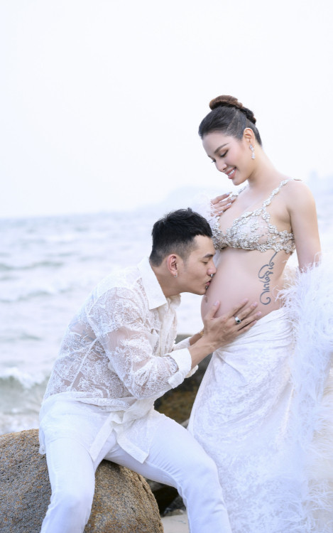  Phương Trinh Jolie khoe bụng bầu cực bạo, tình tứ với Lý Bình trong tiệc kỉ niệm 1 năm ngày cưới Ảnh 6