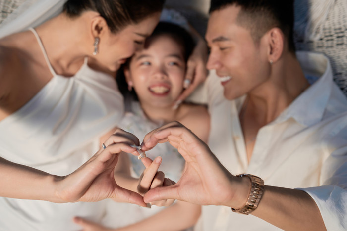  Phương Trinh Jolie khoe bụng bầu cực bạo, tình tứ với Lý Bình trong tiệc kỉ niệm 1 năm ngày cưới Ảnh 8