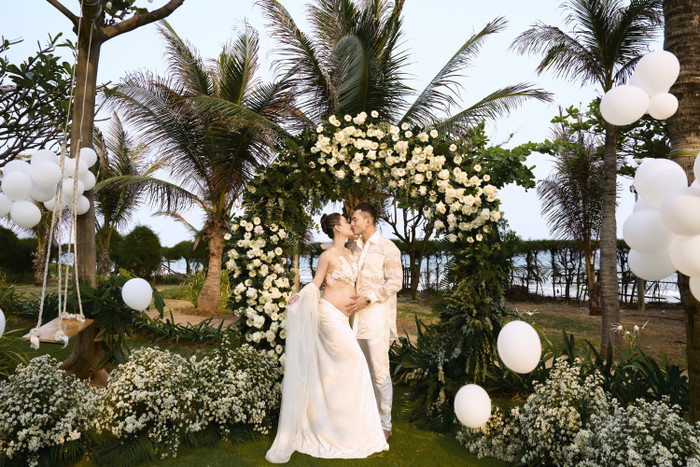  Phương Trinh Jolie khoe bụng bầu cực bạo, tình tứ với Lý Bình trong tiệc kỉ niệm 1 năm ngày cưới Ảnh 7