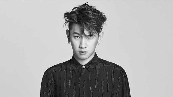 Crush vẫn chưa có chia sẻ gì khác về vấn đề anh gặp phải. Người hâm mộ mong rằng anh luôn giữ được tâm trạng thoải mái nhất để tập trung công việc.