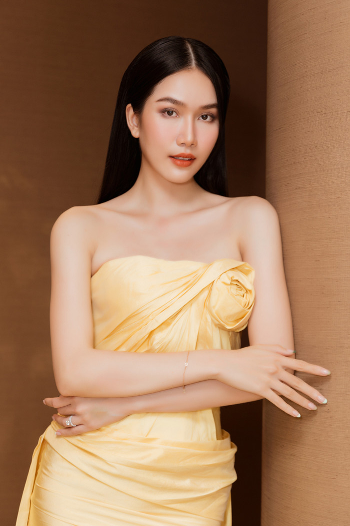 Ngoài ra còn có Á hậu Phạm Ngọc Phương Anh với vai trò MC buổi Sơ khảo. Cô vừa được bạn trai cầu hôn tại Phú Quốc cách đây không lâu.