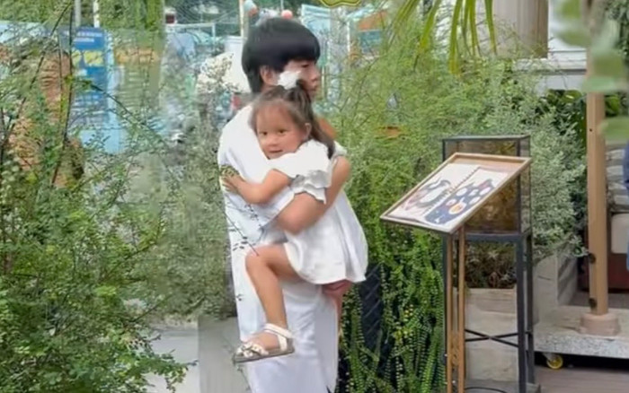 Subeo ngày càng ra dáng anh cả, giúp mẹ chăm em cực khéo Ảnh 2
