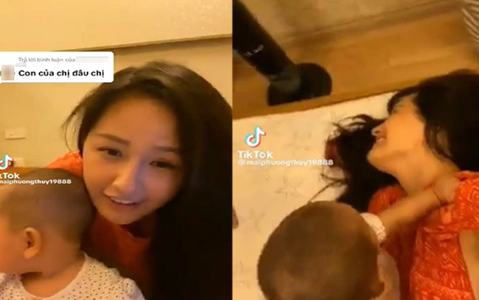 Người đẹp thoải mái chơi đùa với em bé