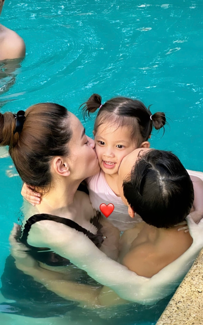  Hà Hồ khoe Subeo lớn phổng phao, góc nghiêng chuẩn soái ca nhí Ảnh 1