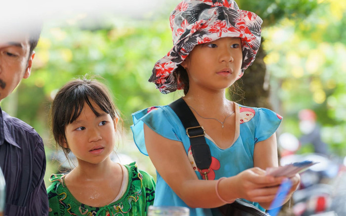 Vào vai bán vé số, nhóc tỳ nhà Lý Hải khiến ba mẹ không nhận ra Ảnh 2