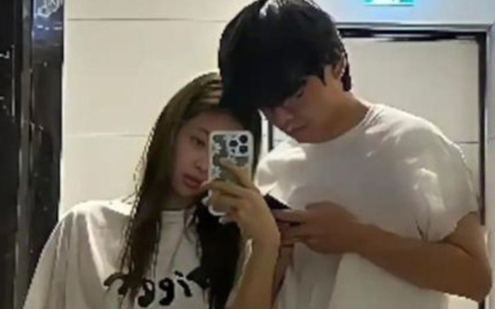 Bạn trai tin đồn Jennie bị chỉ trích vì dạy đời fan trên livestream Ảnh 2