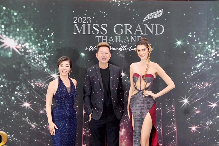 Bức ảnh chứng mình cả hai đã từng chụp ảnh cùng nhau được trang chủ của Miss Grand International đăng tải trên fanpage nhưng Isabella đã lượt bỏ và không cập nhật ở trang cá nhân của mình. 