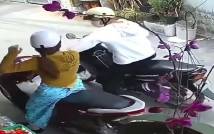 Đối diện với kẻ 'biến thái' nhưng không biết để đề phòng, cô gái trẻ 'chết điếng' bởi diễn biến tiếp theo Ảnh 2