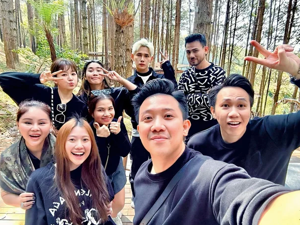  Loạt quy tắc của hội bạn thân Trấn Thành, đúng dress code là nhờ điều này Ảnh 8