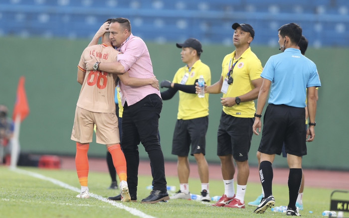 CLB CAHN chia tay HLV Foiani Ảnh 2