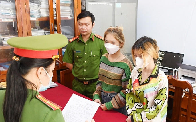 Nam thanh niên cùng 3 cô gái trẻ đang 'làm bậy' tại phòng trọ liền bị bắt quả tang Ảnh 2