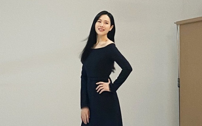 Son Ye Jin lần đầu khoe ảnh toàn thân sau sinh: Vóc dáng 'mẹ bỉm' ra sao khiến netizen trầm trồ? Ảnh 2