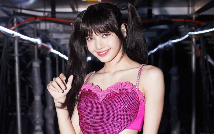 Lộ diện chàng trai được phép gần gũi, thậm chí 'động chạm' vòng 3 của Lisa (BLACKPINK) Ảnh 2