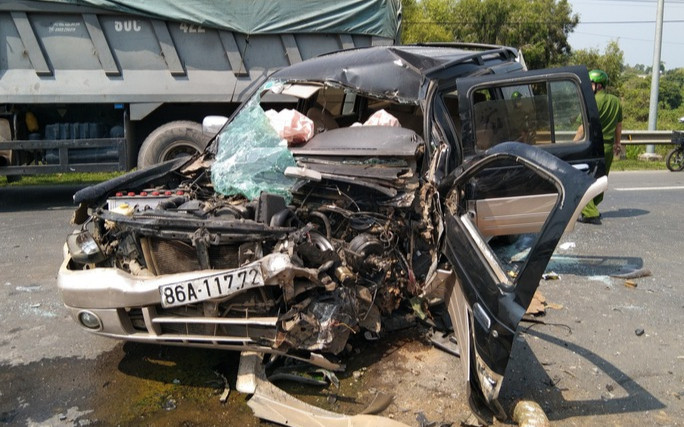 Tai nạn giao thông nghiêm trọng trên cầu La Ngà khiến 6 người thương vong Ảnh 2