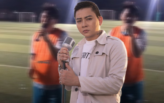 Hát hit trăm triệu view trên sân cỏ, Hoài Lâm gây choáng với chiếc 'bụng bia' to tướng Ảnh 2