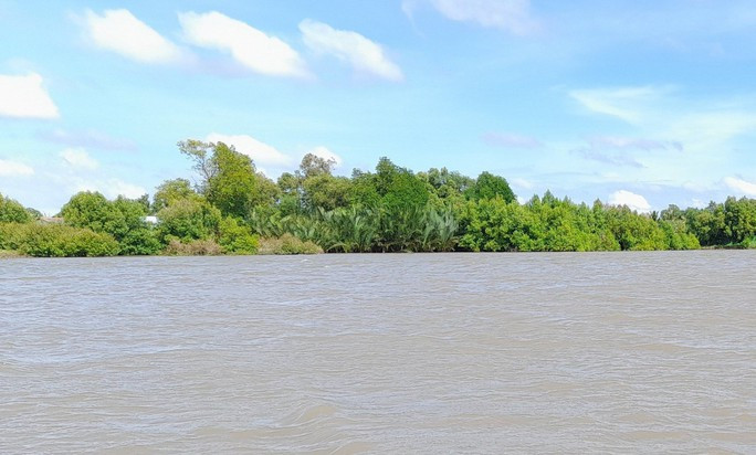 Một đoạn sông Bảy Háp nơi thiếu tá Nguyện mất tích. Ảnh: Người Lao Động