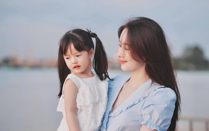 Đặng Thu Thảo khoe tác phẩm vẽ tay của ái nữ, dân tình trầm trồ vì điểm này Ảnh 2
