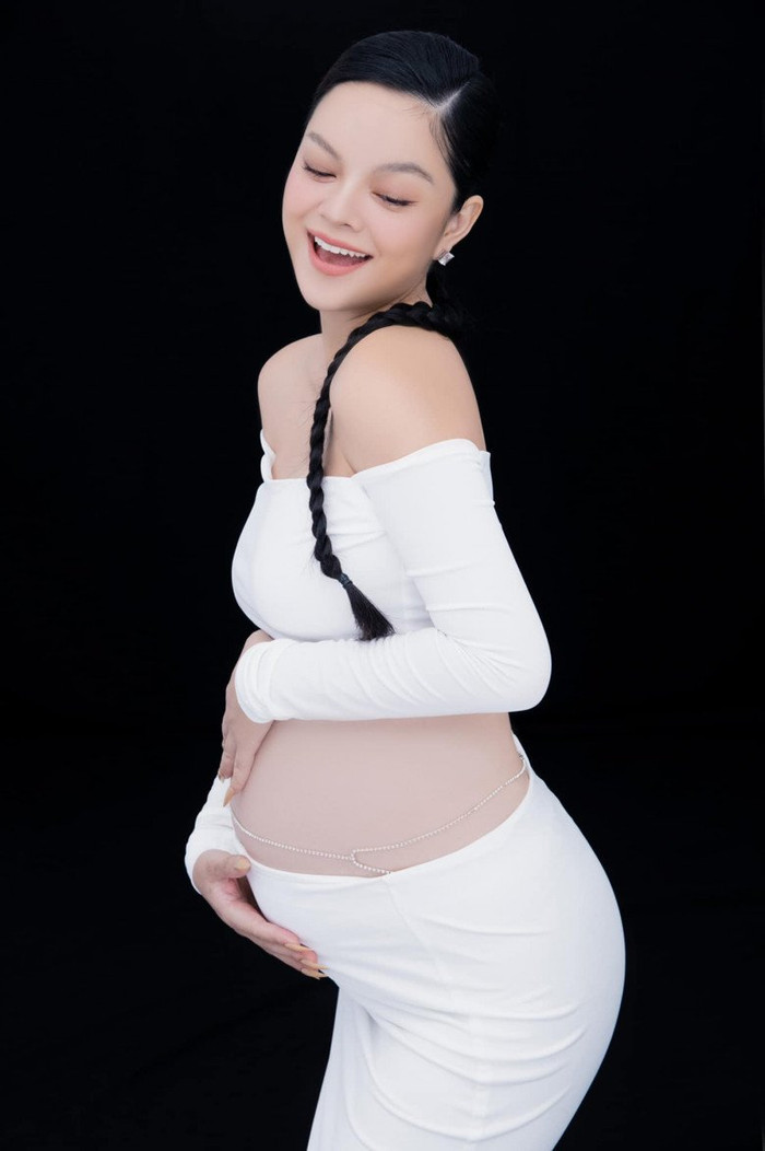  Sao Việt sau khi mang thai: Người 'lui cung' chăm lo gia đình, người vẫn tất bật 'chạy show' Ảnh 12