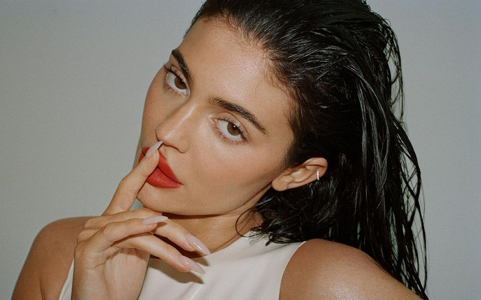 Kylie Jenner đáp trả tin đồn 'đập mặt xây lại', tiết lộ bí kíp để mọi cô gái có thể trở nên xinh đẹp Ảnh 2