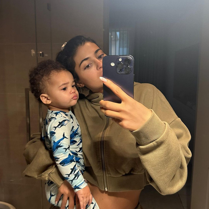  Kylie Jenner đáp trả tin đồn 'đập mặt xây lại', tiết lộ bí kíp để mọi cô gái có thể trở nên xinh đẹp Ảnh 4