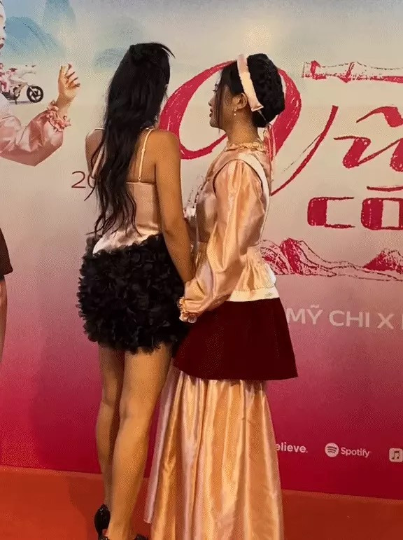 Không kiềm chế cảm xúc và bật khóc tại thảm đỏ, Nam Thư nhận ý kiến trái chiều Ảnh 1