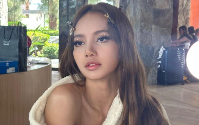 Lisa (Blackpink) gây 'sốt' khi gỡ bỏ tóc mái '10 tỷ' Ảnh 2