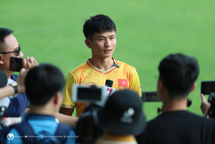 Tiền vệ Nguyễn Đức Phú có chia sẻ trước trận Việt Nam đá mở màn với U22 Lào ở SEA Games 32. Ảnh: VFF