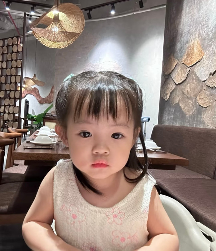 Bé Suchin - Con gái của cặp đôi Cường Đô La và Đàm Thu Trang là một trong những nhóc tỳ hot nhất nhì showbiz Việt.