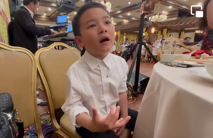 Mỗi lần xuất hiện, quý tử nhà Đan Trường lại khiến dân tình đứng ngồi không yên với vẻ đẹp trai cùng khả năng âm nhạc xuất sắc.