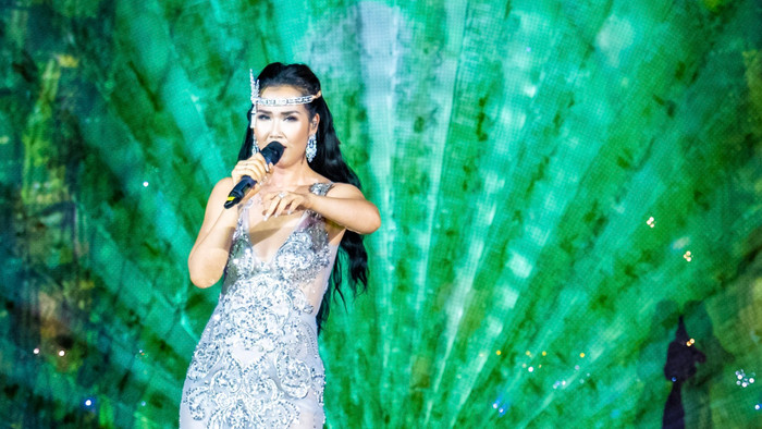 Hiện tại Võ Hạ Trâm đang vô cùng 'đắt show' sau khi ca khúc Về với em nhận được sự yêu thích nồng nhiệt từ công chúng