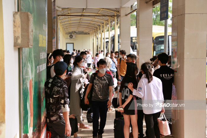 Lượng khách tăng vọt so với thường ngày.