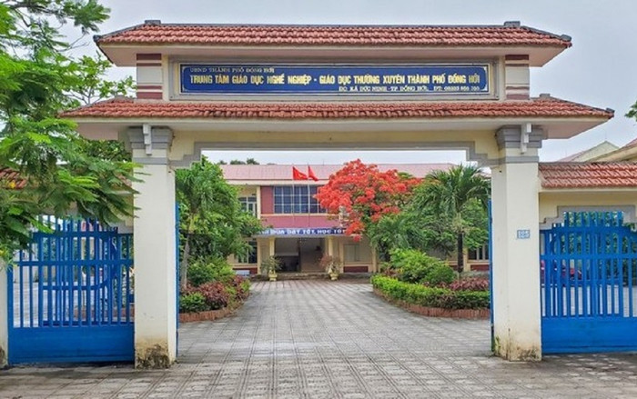 Bất ngờ danh tính kẻ xông vào phòng làm việc đánh nữ thủ quỹ Trung tâm giáo dục thường xuyên Ảnh 2