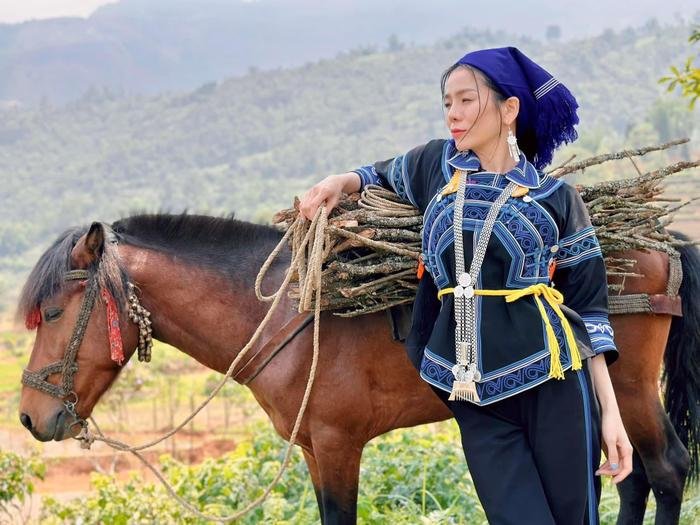 Vào vai gái bản, Lệ Quyên khiến Lâm Bảo Châu u mê muốn bắt luôn về làm vợ Ảnh 1