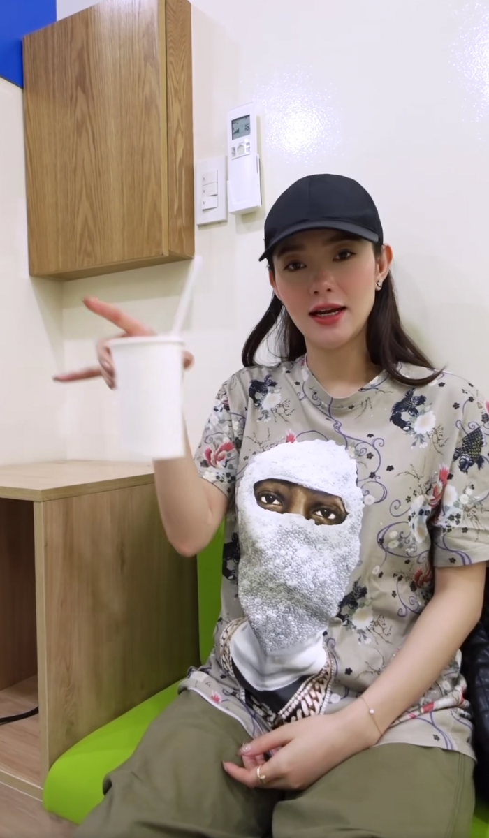 Lần 3 đi khám thai, nhan sắc xinh xắn, rạng rỡ của Minh Hằng được dân tình khen ngợi.