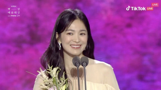 Song Hye Kyo và 3 lần xuất hiện tại Baeksang: Nhan sắc lẫn sự nghiệp đều thăng hạng vùn vụt Ảnh 6