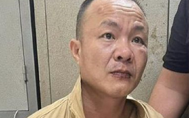 Bất ngờ bị kiểm tra 'chỗ hiểm' giữa đường, gã đàn ông lộ ngay hành vi phạm tội Ảnh 2