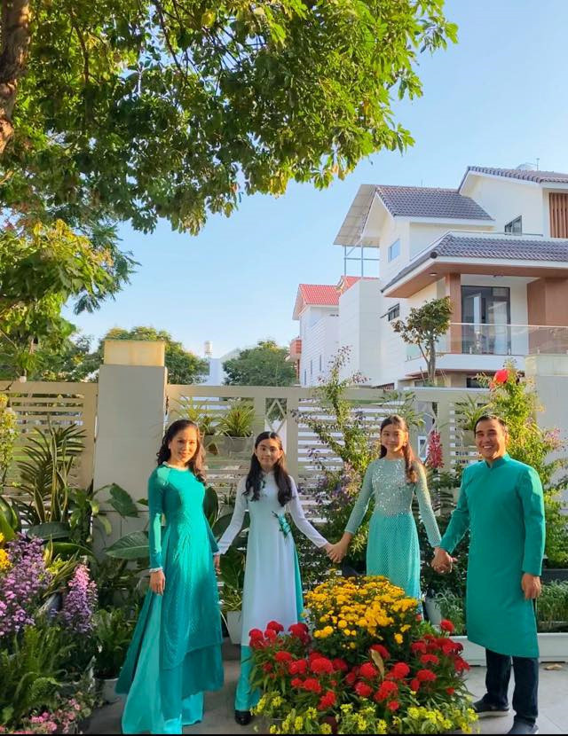 Những hình ảnh bên trong ngôi biệt thự chục tỷ của MC Quyền Linh.