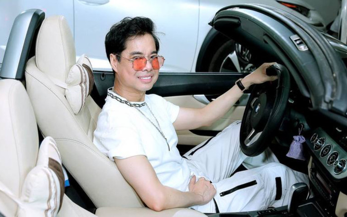 'Ông hoàng bolero' phong độ tuổi 54, tuyên bố sẽ hiến tặng biệt thự 400 tỷ đồng sau khi qua đời Ảnh 2