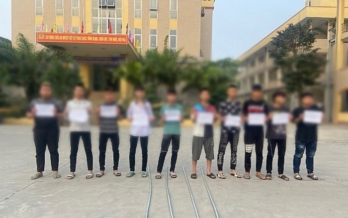 Đang chở nhau đi làm, 3 thanh niên vô cớ bị nhóm 'trẻ trâu' tấn công Ảnh 2