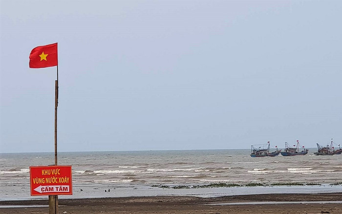 Liên tiếp 2 bé trai bị sóng cuốn trôi mất tích khi đi tắm biển Ảnh 2