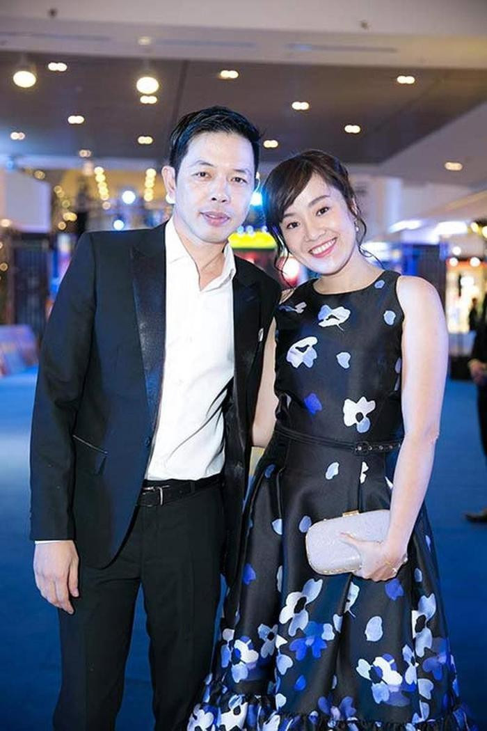 Hình ảnh hiếm hoi của Thái Hòa và bà xã kín tiếng.